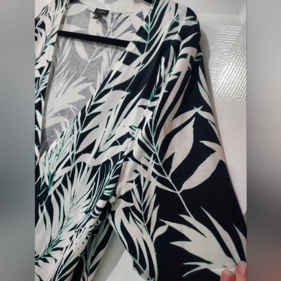 Talbots Woman White, Black & Green Bamboo Leaf Print Short Sleeve Cardigan 2X - Picture 7 of 10